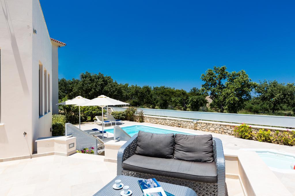 Deluxe Villa Ianthos - Outdoor Hot Tub & Kids Pool Gallos Bagian luar foto